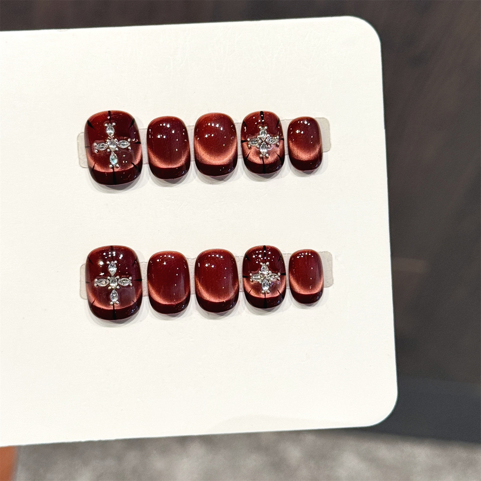 10pcs Wine-red Cat's Eye Press - Nail Art Strawberry บทวิจารณ์และราคา