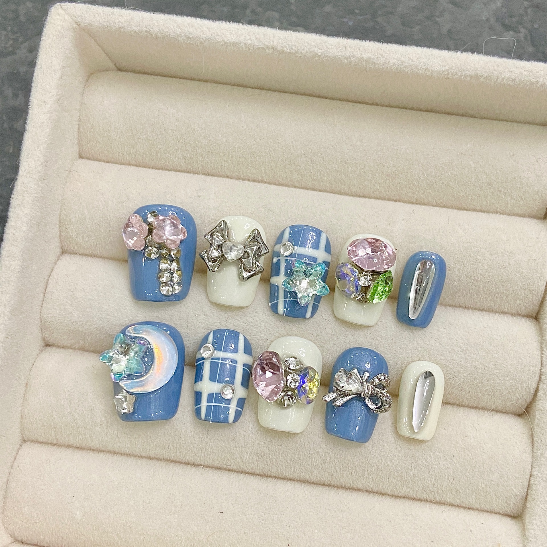 Handmade Press on Nails Shiny  - Nail Art Strawberry บทวิจารณ์และราคา